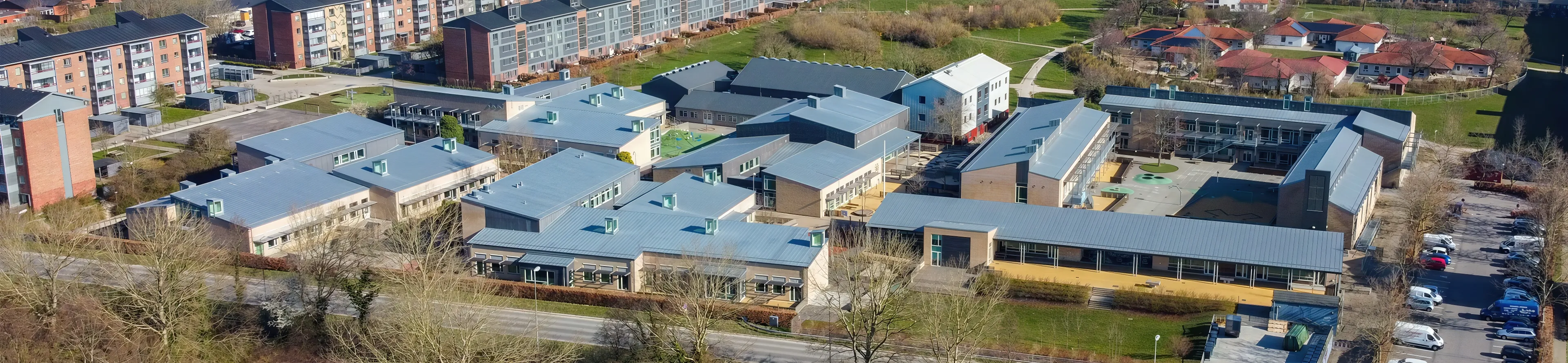 Luftfoto af skolen